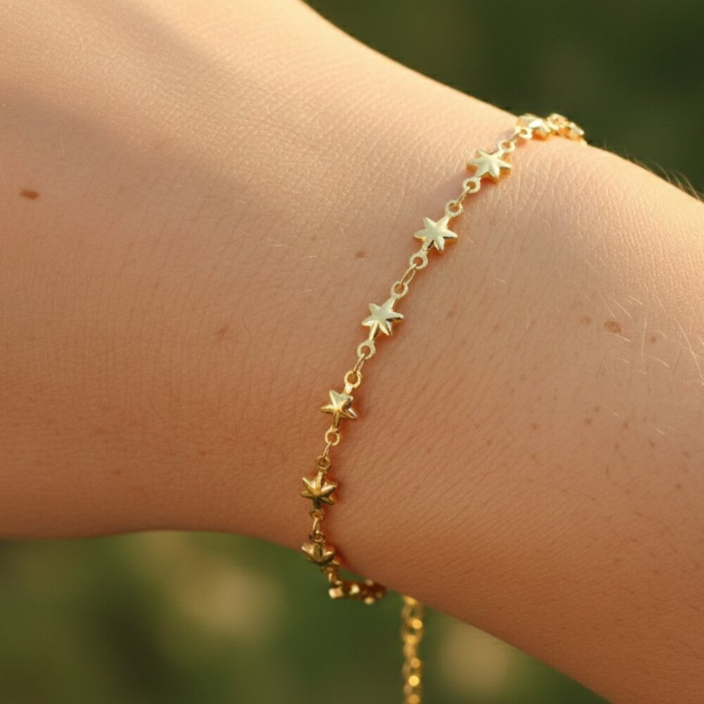 "Trendy Handmade Bracelet – A Stylish Gift for Women & Girls, MAR091596